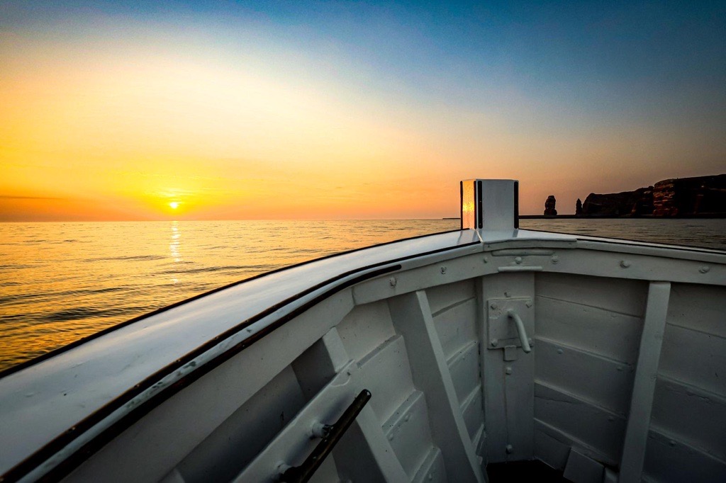 Abfahrt in den Sonnenuntergang – Magische Momente auf Helgoland